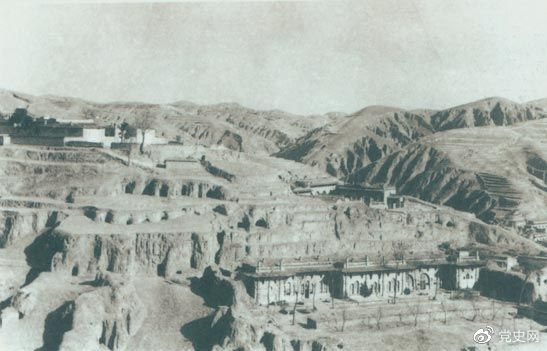 1947年12月25日至28日，中共中央在陜北米脂楊家溝召開(kāi)擴大會(huì )議（十二月會(huì )議）。圖為會(huì )議會(huì )址。